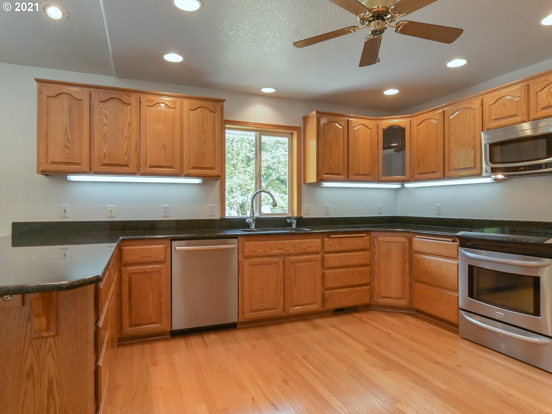 29091 Divine Road Veneta, OR 97487 - Photo 9 of 32 Gallery Image 9