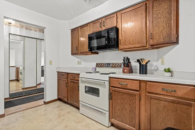 $139,000 | 999 41st Avenue Northeast, Unit 120NE, Columbia Heights, MN 55421