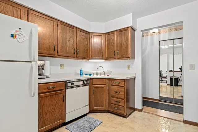 $139,000 | 999 41st Avenue Northeast, Unit 120NE, Columbia Heights, MN 55421