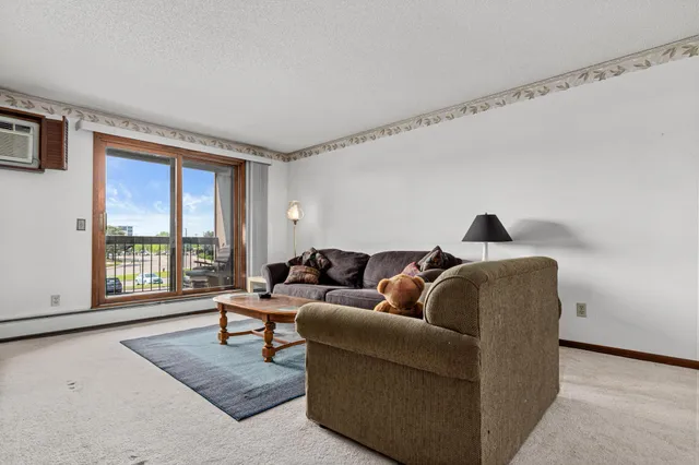 $139,000 | 999 41st Avenue Northeast, Unit 120NE, Columbia Heights, MN 55421