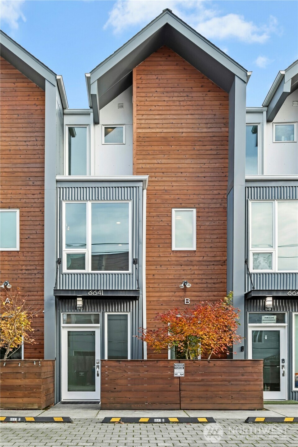 6641 Carleton Avenue South, Unit B Seattle, WA 98108 - Photo 2 of 33 front view of a house