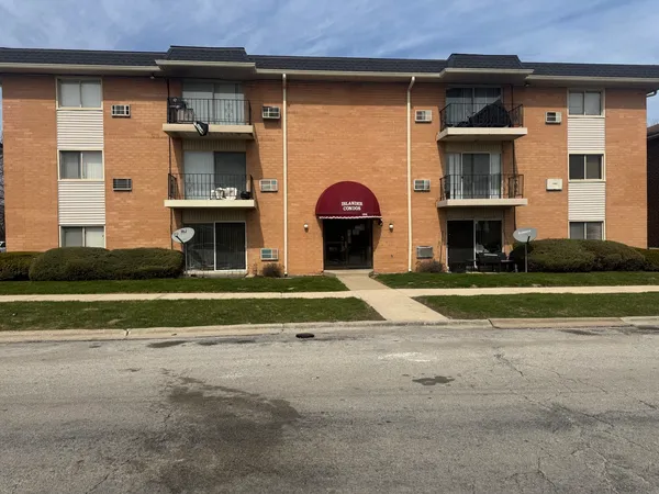 $119,900 | 1936 Canal Street, Unit 2B, Blue Island, IL 60406