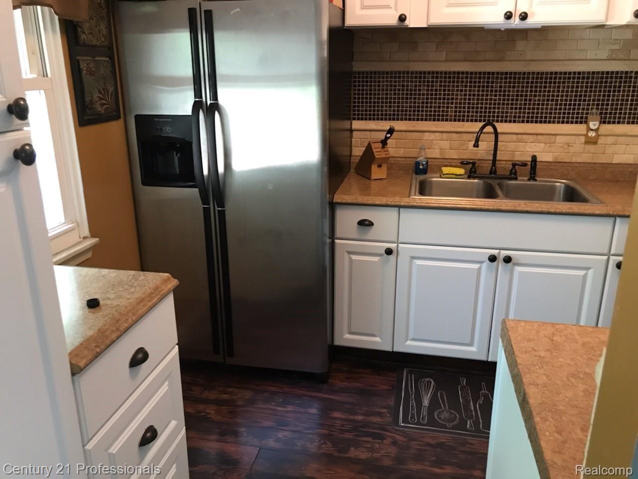 905 Brighton Lake Road Brighton, MI 48116 - Photo 10 of 29 IMG_80411001.jpg