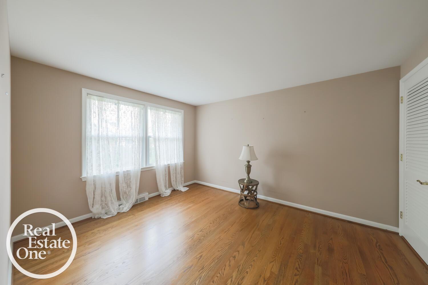 516 Thorntree Road Grosse Pointe Woods, MI 48236 - Photo 24 of 28