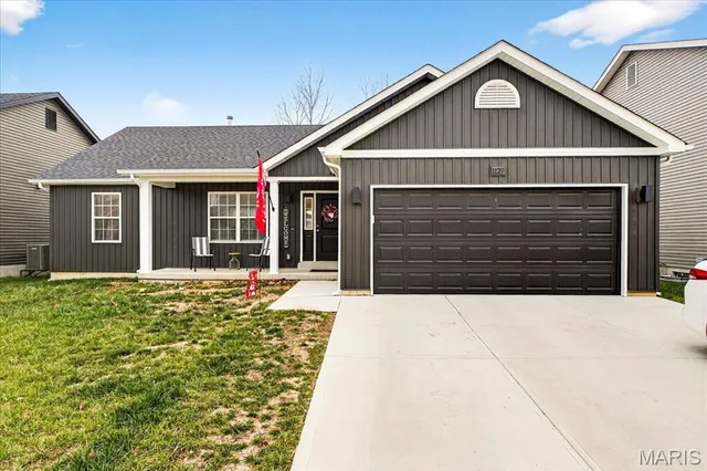 $2,100 | 1129 Stone Henge Court, Pevely, MO 63070