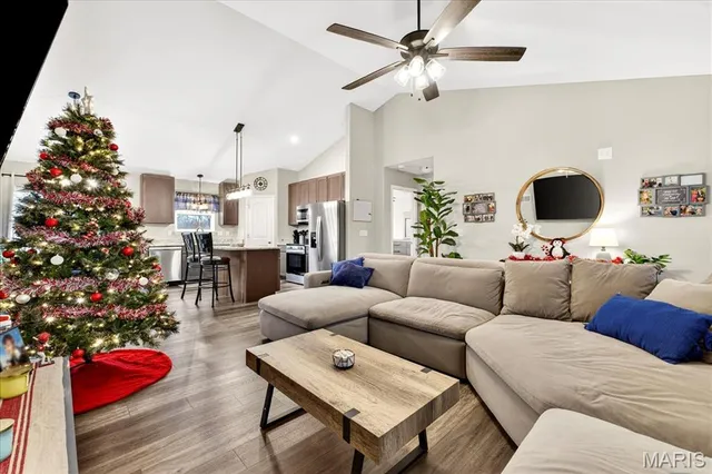 $2,100 | 1129 Stone Henge Court, Pevely, MO 63070