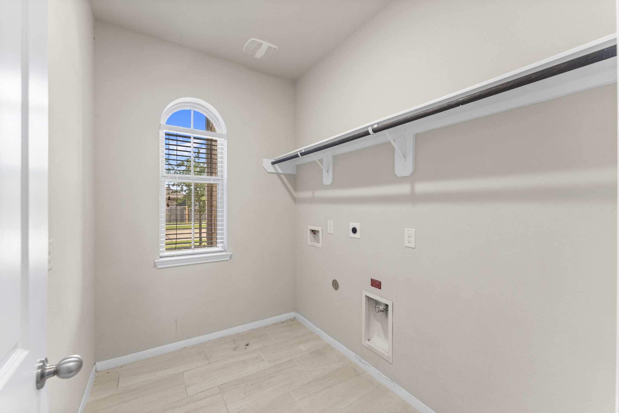5015 Gold Lantana Trail Spring, TX 77389 - Photo 10 of 50 a view of room with window and ceiling fan