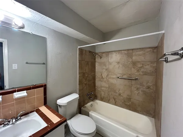 $845 | 807 Heights Boulevard, Unit 4, Houston, TX 77007