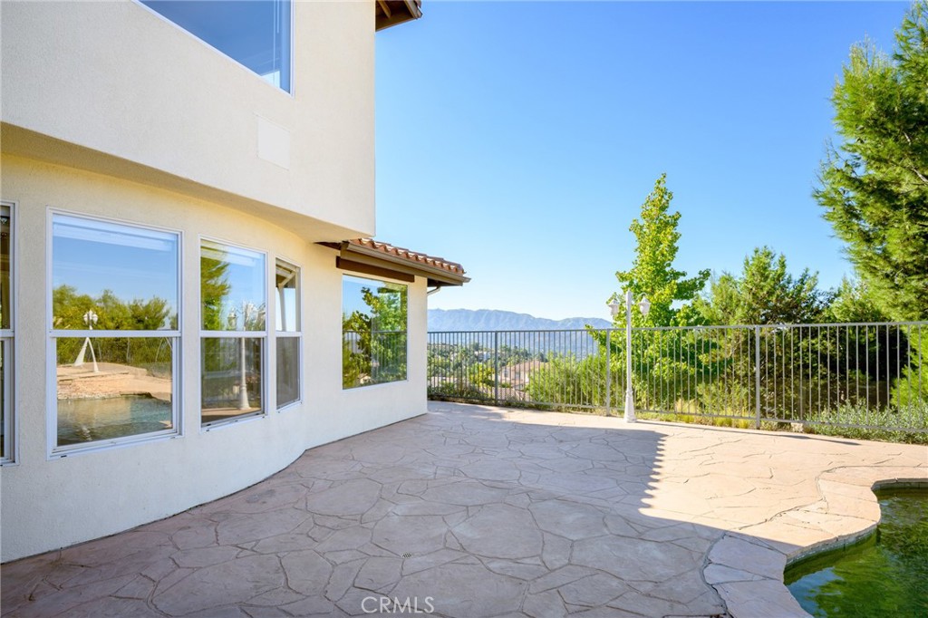 7370 West Chantilly Court Tujunga, CA 91042 - Photo 49 of 55 a view of a garden with an outdoor space