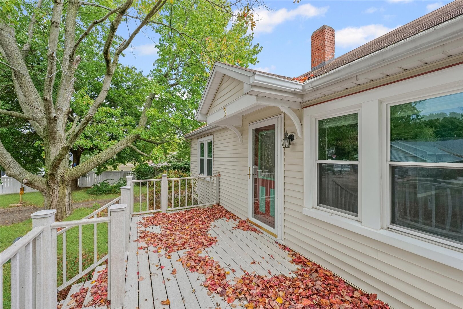 3 Morfey Court Monticello, IL 61856 - Photo 5 of 32 a view of a patio with table and chairs and wooden fence
