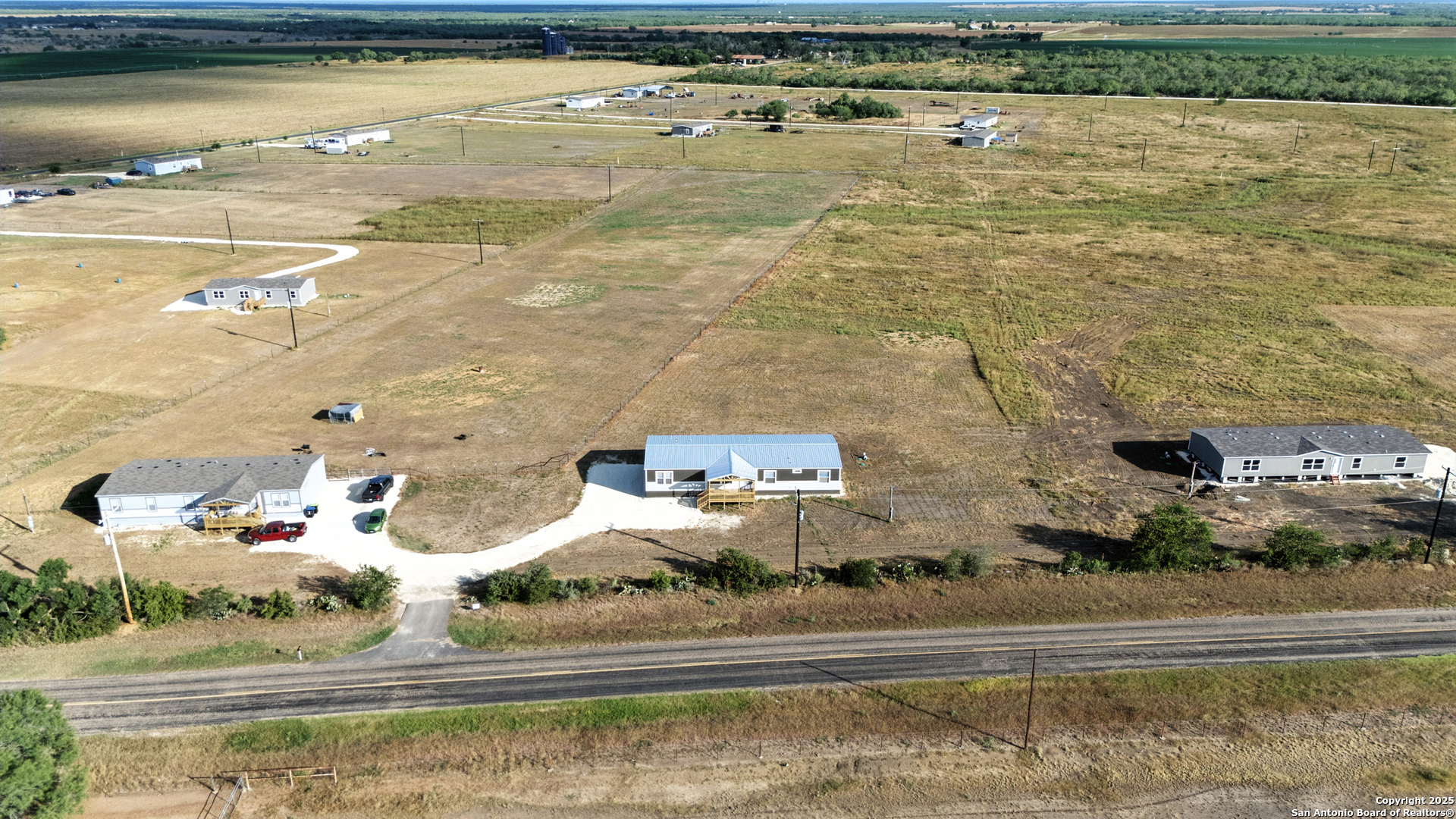 2479 Fm 1332 Jourdanton, TX 78026 - Photo 16 of 18