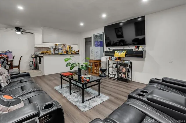 $315,000 | 5530 Ackerfield Avenue, Unit 314, Long Beach, CA 90805