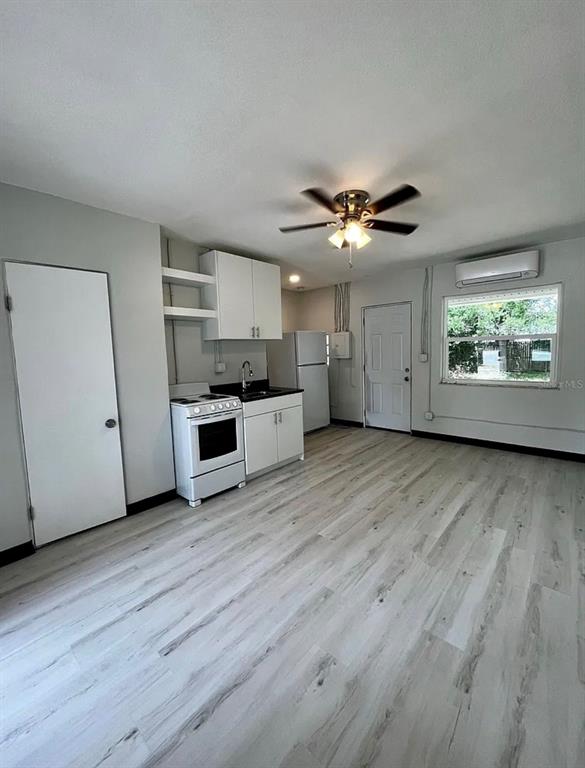 707 Rosery Road Northwest, Unit 2 Largo, FL 33770 - Photo 3 of 8