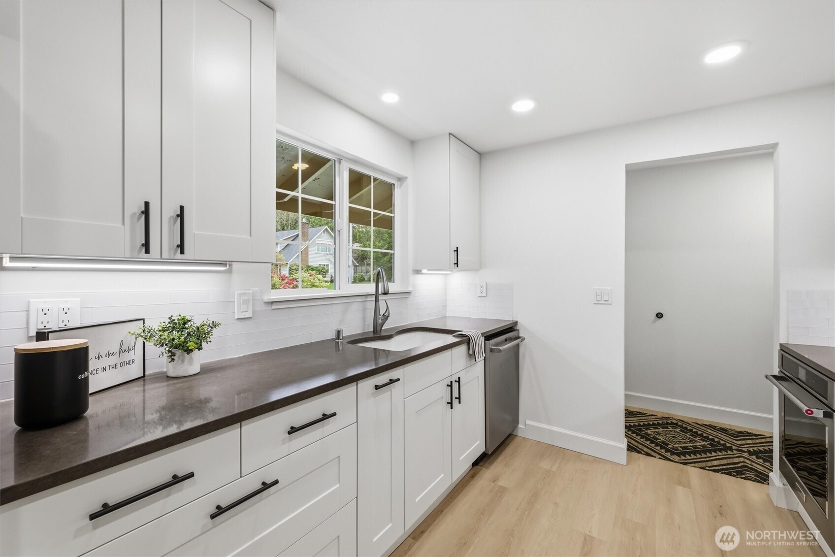 16111 Northeast 100th Street Redmond, WA 98052 - Photo 15 of 38