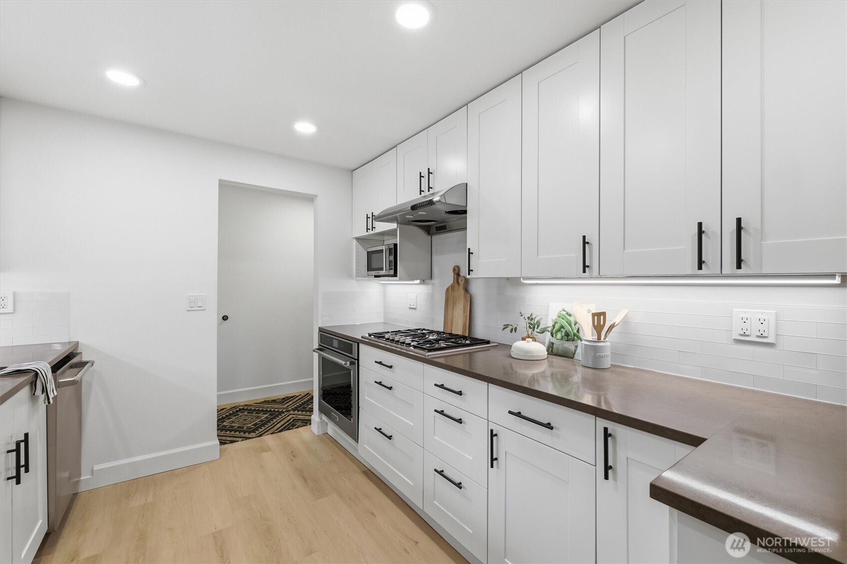 16111 Northeast 100th Street Redmond, WA 98052 - Photo 16 of 38