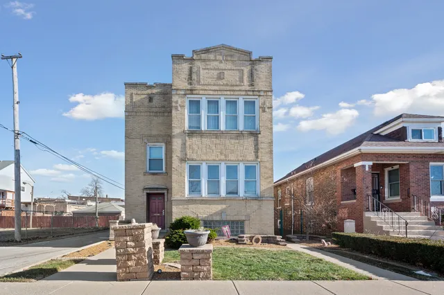 $280,000 | 9517 South Escanaba Avenue, Chicago, IL 60617
