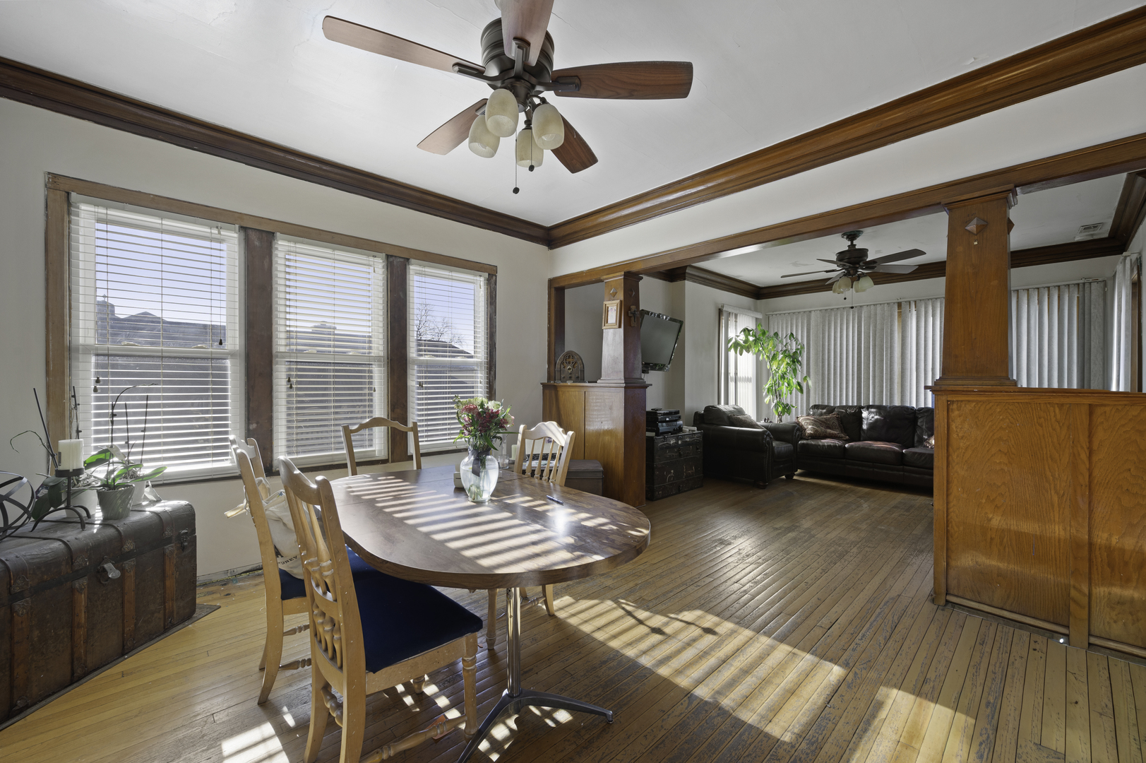 9517 South Escanaba Avenue Chicago, IL 60617 - Photo 5 of 26