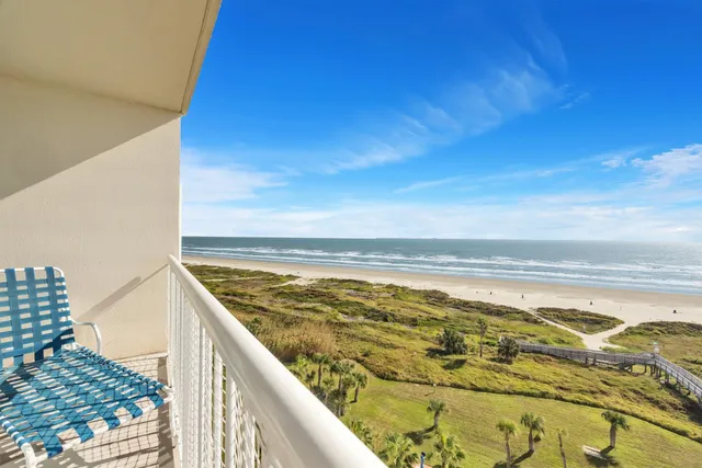 $816,000 | 1401 East Beach Drive, Unit 805/06, Galveston, TX 77550
