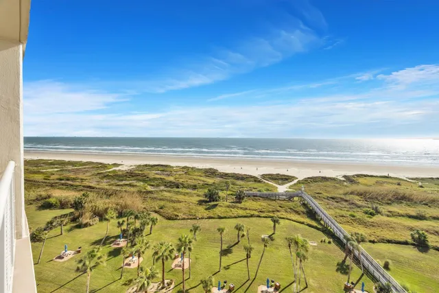 $816,000 | 1401 East Beach Drive, Unit 805/06, Galveston, TX 77550