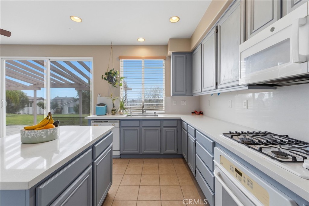 21389 Greyson Road Moreno Valley, CA 92557 - Photo 6 of 30 Plenty of light.