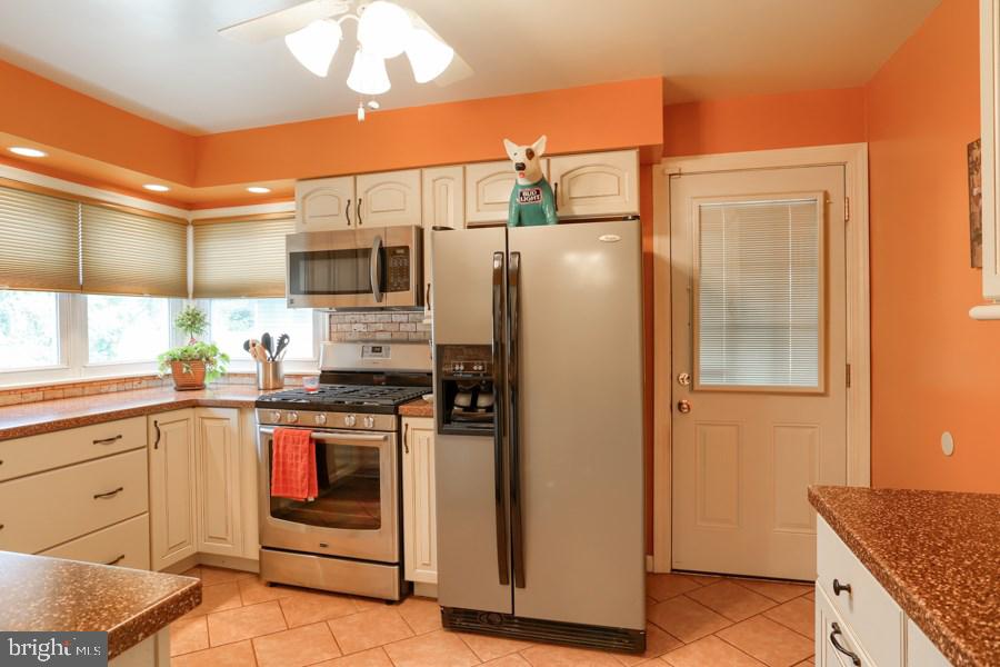 204 Norman Road Camp Hill, PA 17011 - Photo 11 of 25