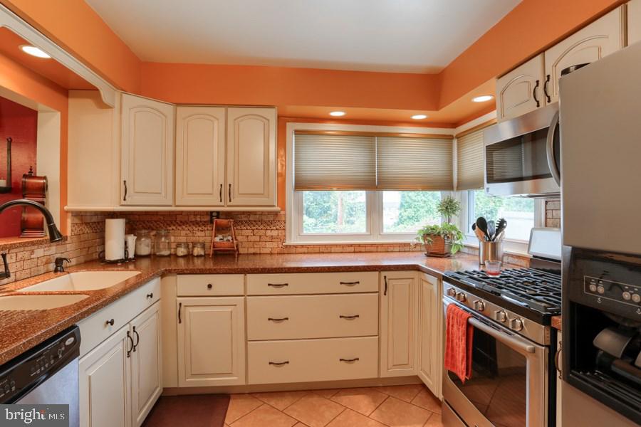 204 Norman Road Camp Hill, PA 17011 - Photo 8 of 25