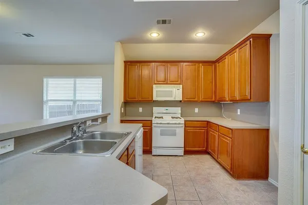 $2,095 | 9804 Westmere Lane, Fort Worth, TX 76108