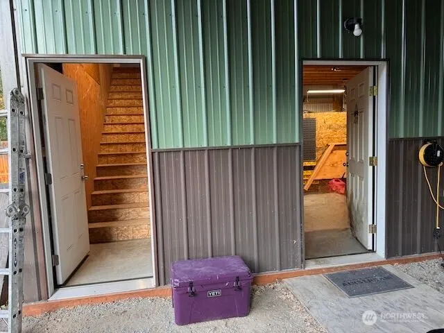 a view of balcony and backyard of the house