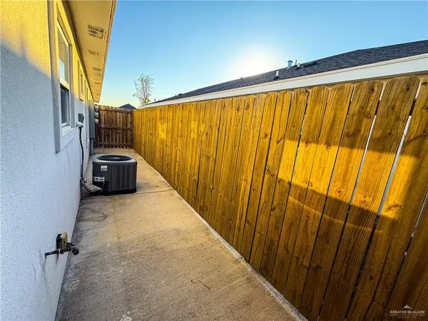 $1,050 | 5704 Puffin Avenue, Unit 4, McAllen, TX 78573