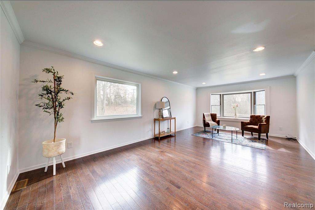 2718 Sexton Road Howell, MI 48843 - Photo 5 of 49