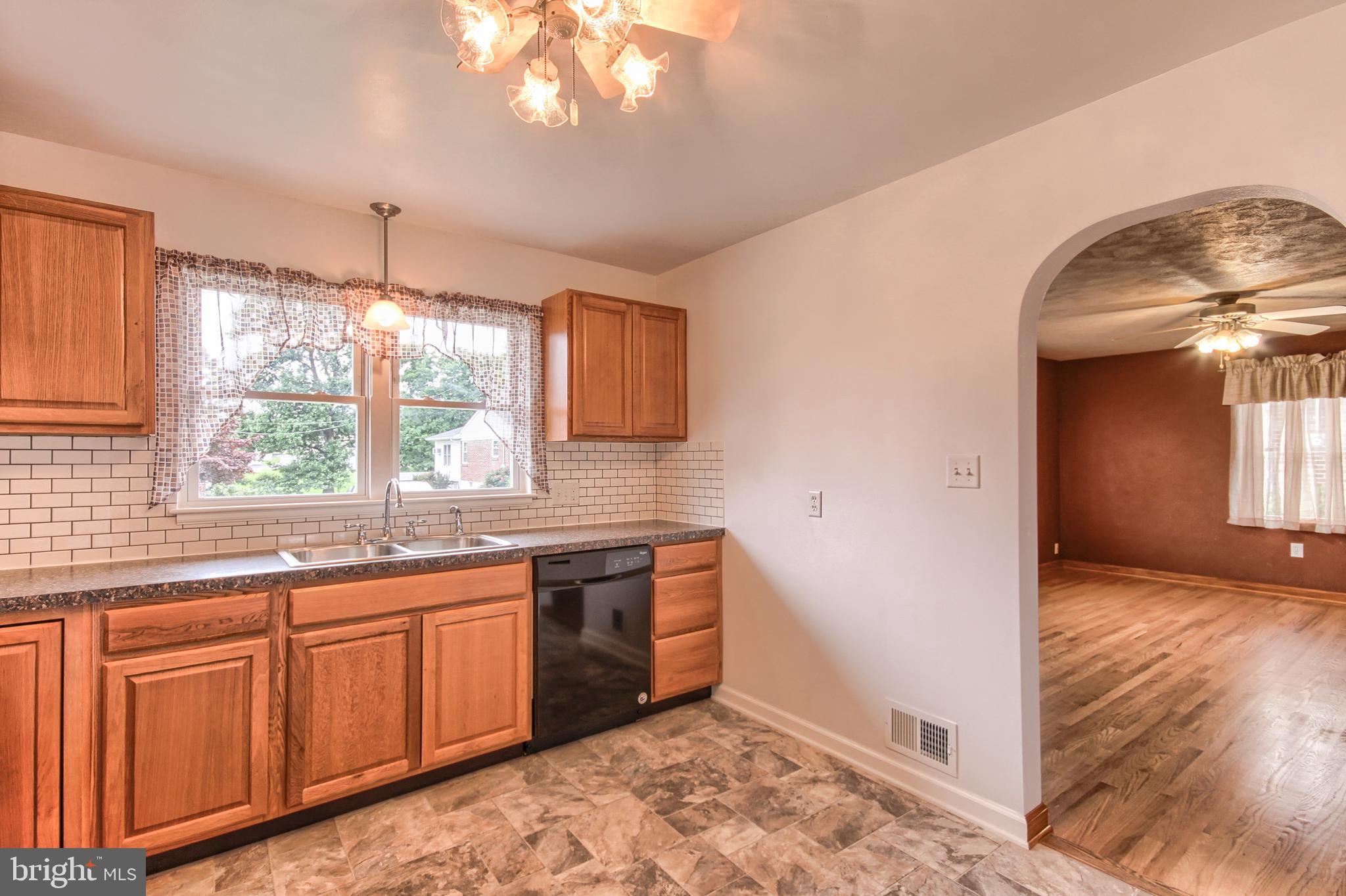 11 Willow Run Road Dover, PA 17315 - Photo 4 of 32 Gallery Image 4