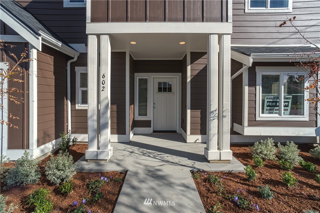 604 Morris Avenue South Renton, WA 98057 - Photo 17 of 21 a front view of a house with garden