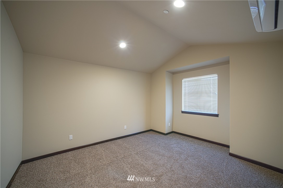 604 Morris Avenue South Renton, WA 98057 - Photo 6 of 21 an empty room with a window