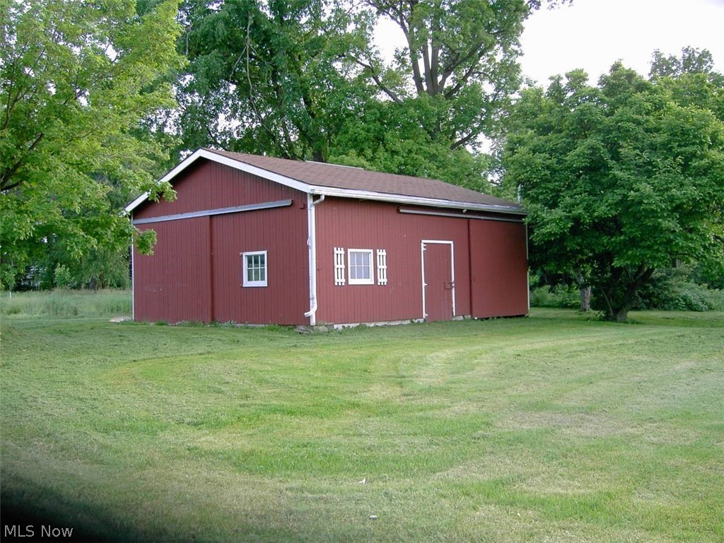 7237 Beach Road Wadsworth, OH 44281 - Photo 3 of 24 Gallery Image 3