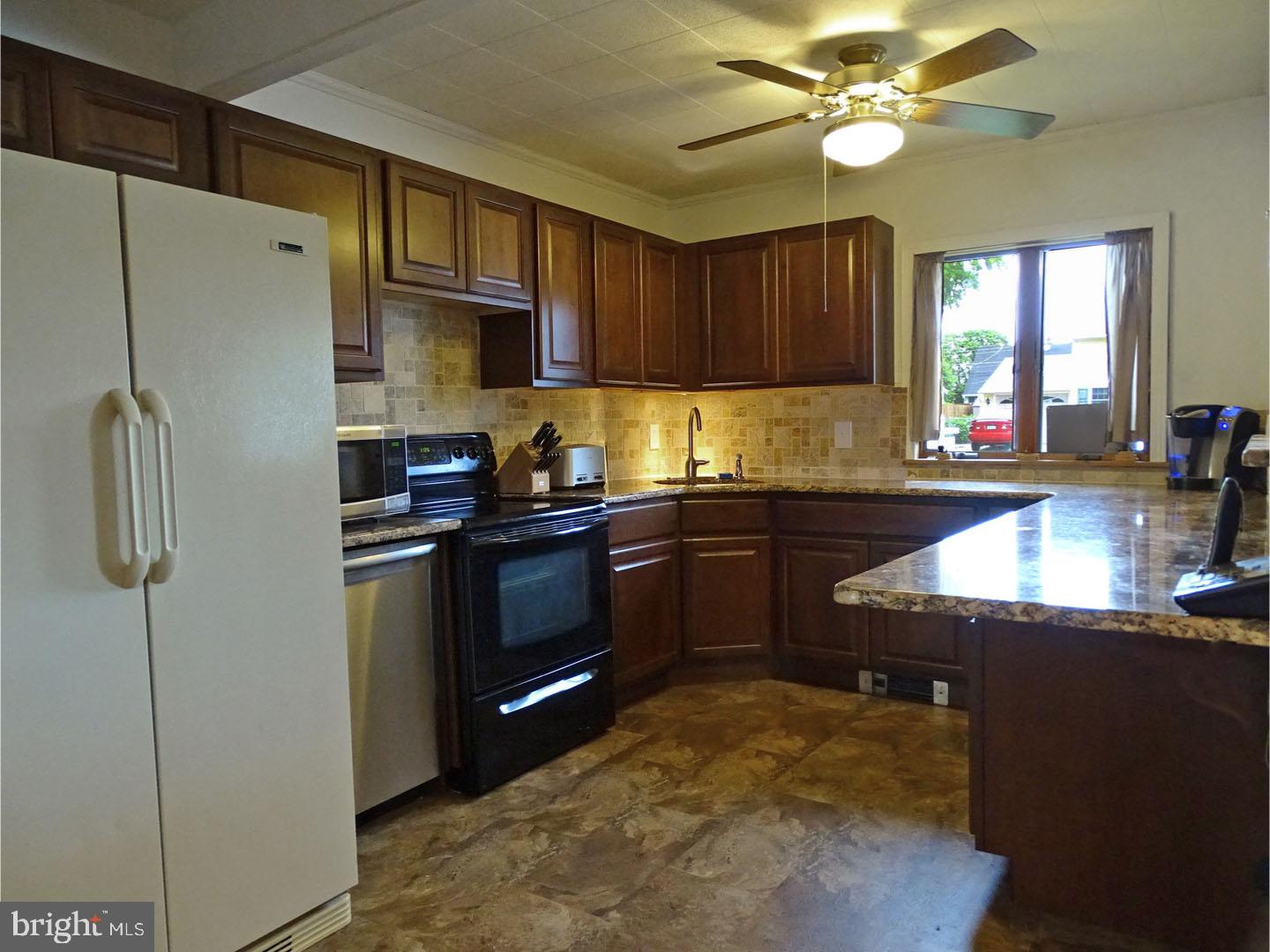 30 Gooseneck Road Levittown, PA 19057 - Photo 6 of 24 Kitchen