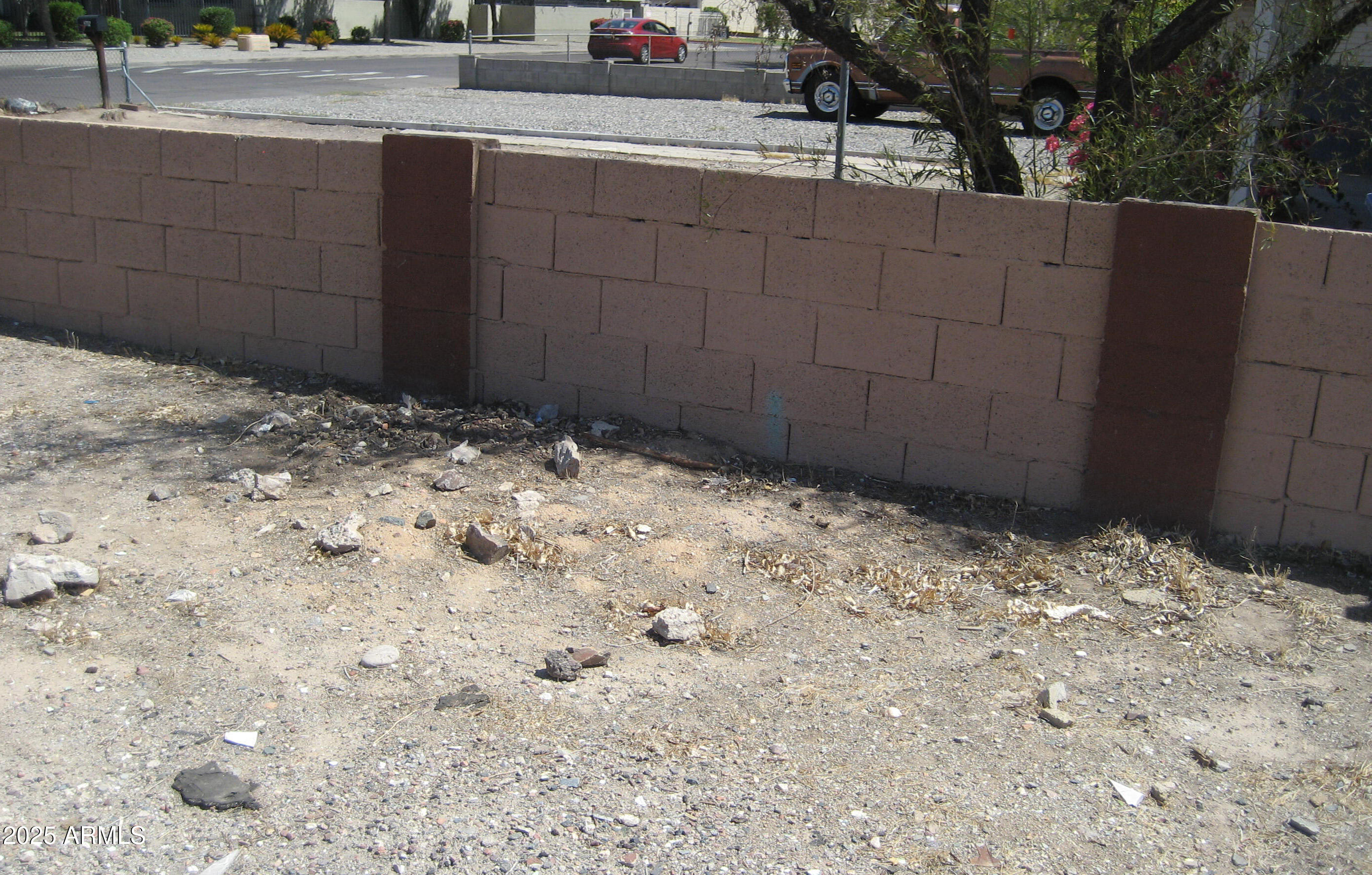 2105 West Elm Street, Unit 1 Phoenix, AZ 85015 - Photo 2 of 9 LINE ON WALL APPROX LOT LINE SOUTH SIDE