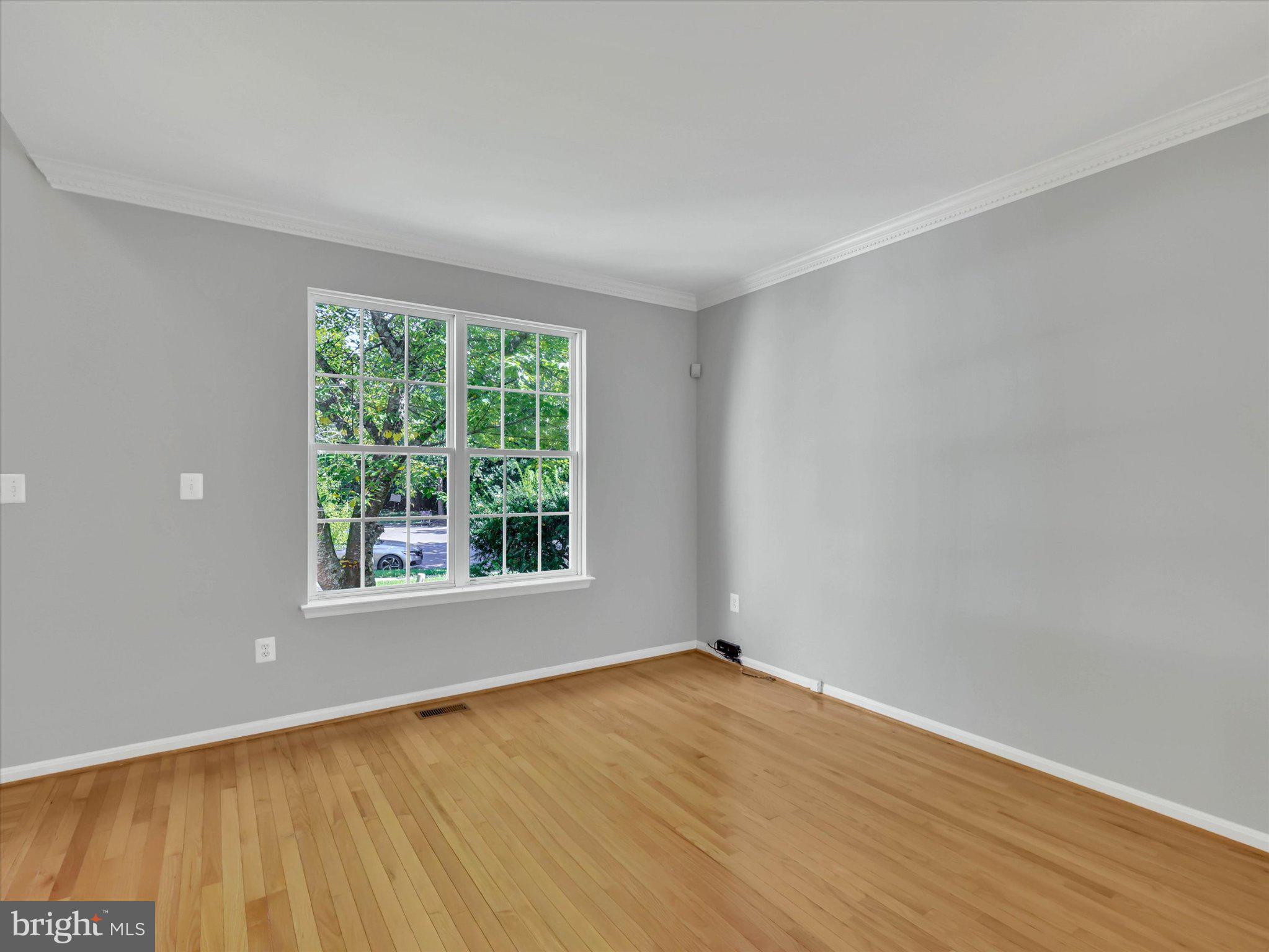 8104 Pepper Ridge Way Gaithersburg, MD 20877 - Photo 5 of 62 Bright and airy living space awaits.