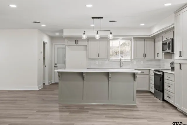 $325,000 | 1106 South Williams Avenue, Mount Pleasant, TX 75455