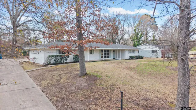 $325,000 | 1106 South Williams Avenue, Mount Pleasant, TX 75455