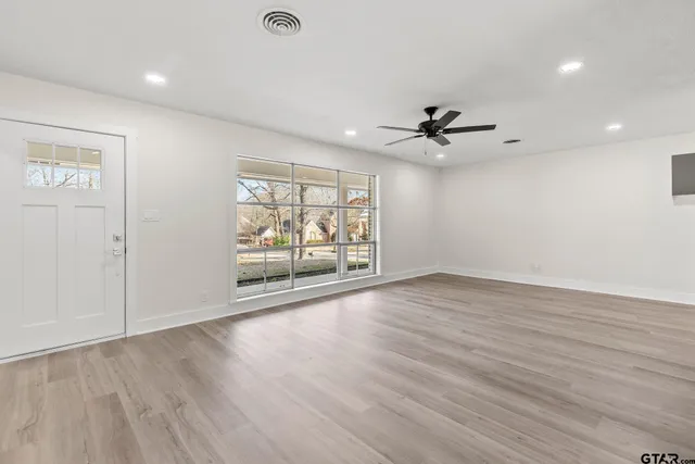 $325,000 | 1106 South Williams Avenue, Mount Pleasant, TX 75455