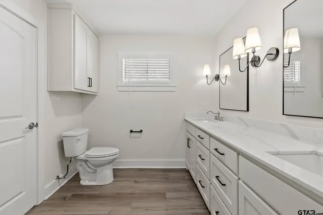 $325,000 | 1106 South Williams Avenue, Mount Pleasant, TX 75455