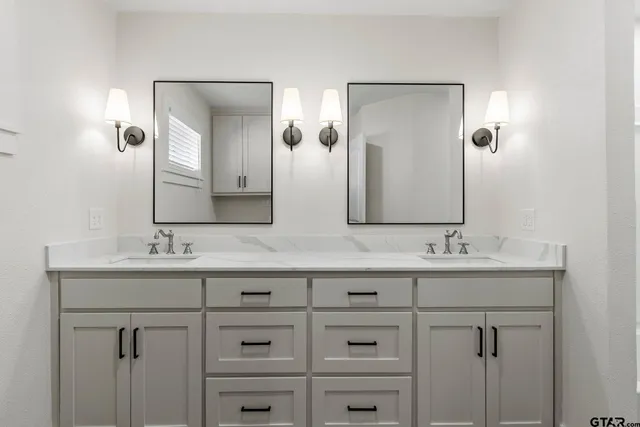 $325,000 | 1106 South Williams Avenue, Mount Pleasant, TX 75455