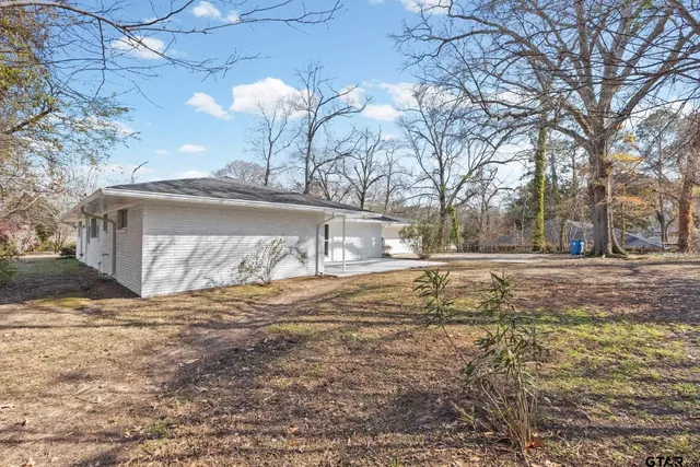 $325,000 | 1106 South Williams Avenue, Mount Pleasant, TX 75455