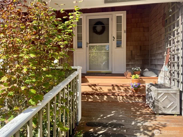 a view of entryway with wooden floor