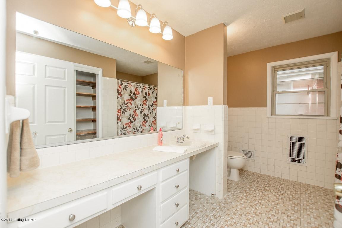 2403 Farnsley Road Louisville, KY 40216 - Photo 32 of 47 2014-10-4-8-24-5-Full%20Bath%20%201