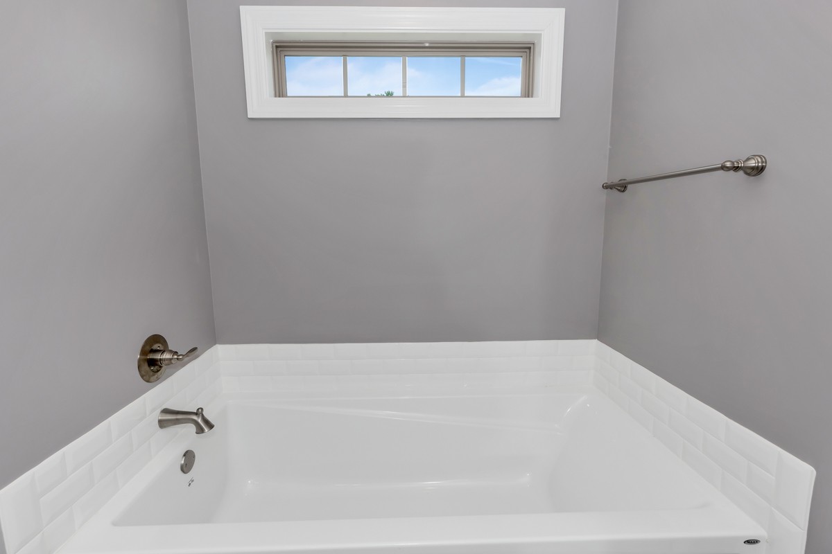 28600 Reyer Road Ardmore, AL 35739 - Photo 14 of 28 a bathroom with a tub