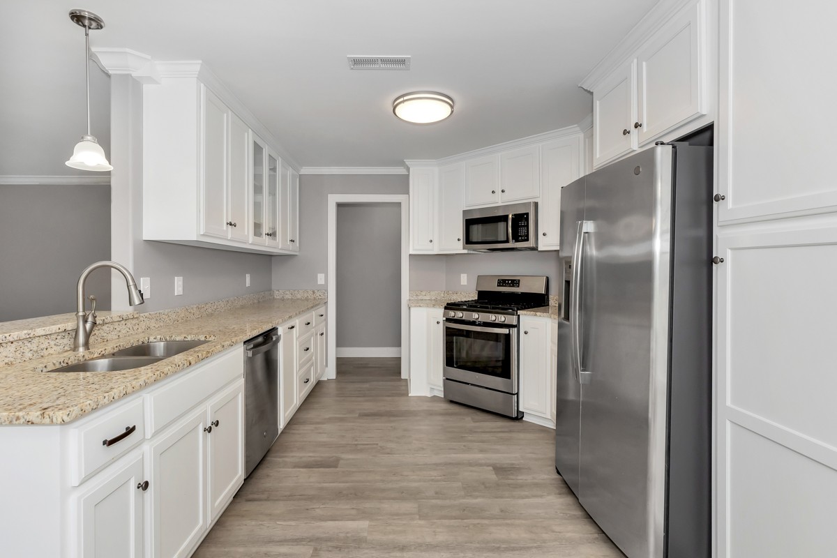 28600 Reyer Road Ardmore, AL 35739 - Photo 5 of 28 a kitchen with granite countertop a refrigerator stove and kitchen island