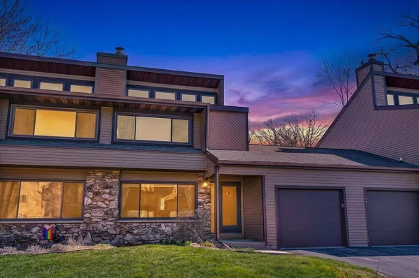 $300,000 | 549 Knightsbridge Road, Unit 549, Waunakee, WI 53597