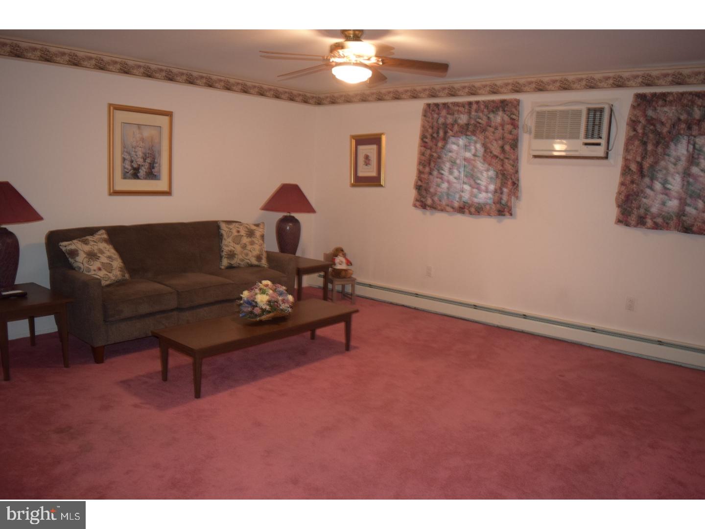 2843 Neptune Road Philadelphia, PA 19154 - Photo 8 of 21 Great Room