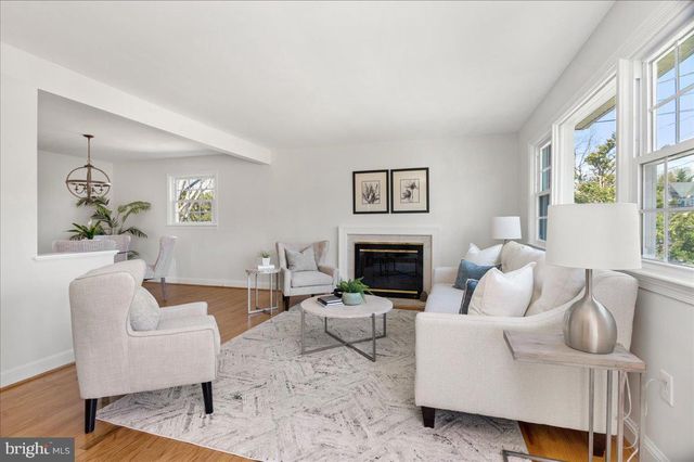 $1,020,000 | 608 Putnam Place, Alexandria, VA 22302